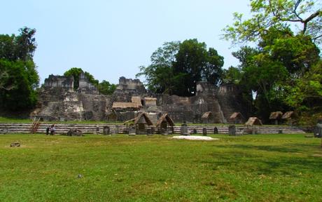 La Plaza Grande de la ciudad maya de Tikal. Guatemala La Plaza Grande de la ciudad maya de Tikal. Guatemala