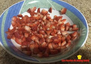 TARTA DE GALLETAS CON CHOCOLATE Y FRESAS EN THERMOMIX