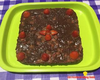 TARTA DE GALLETAS CON CHOCOLATE Y FRESAS EN THERMOMIX