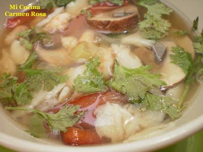 SOPA DE MISO CON PESCADO, LANGOSTINOS Y CHAMPIÑONES PORTOBELLO