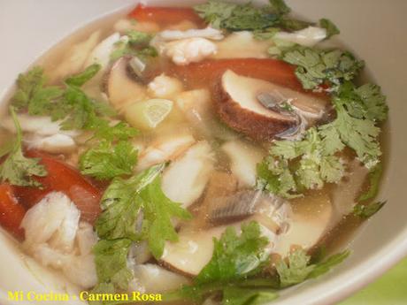 SOPA DE MISO CON PESCADO, LANGOSTINOS Y CHAMPIÑONES PORTOBELLO