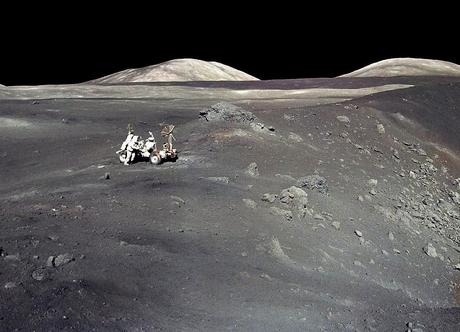 Apollo 17 en el cráter Shorty Apollo 17 en el cráter Shorty