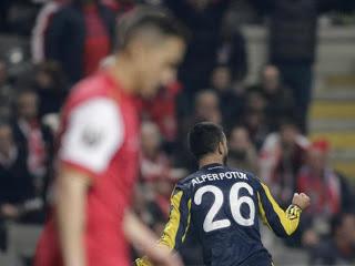 Raza de guerreros coloca al Braga en cuartos tras golear 4-1 al Fenerbahçe