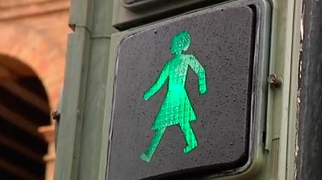 La falda del monigote del semáforo La falda del monigote del semáforo