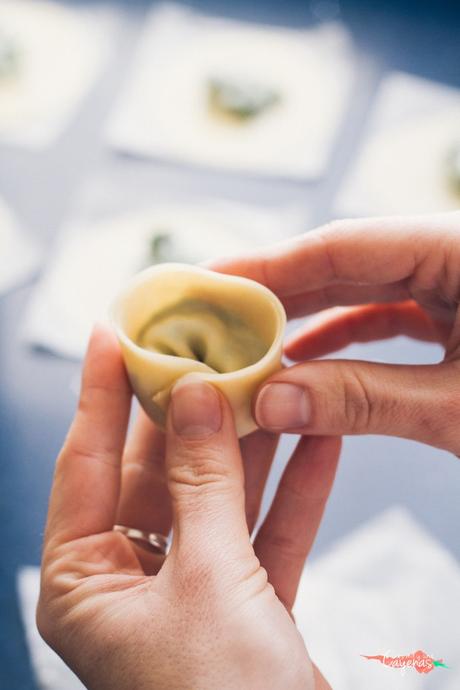 HACK: Tortellini de queso, espinacas y piñones. HACK: Tortellini de queso, espinacas y piñones.