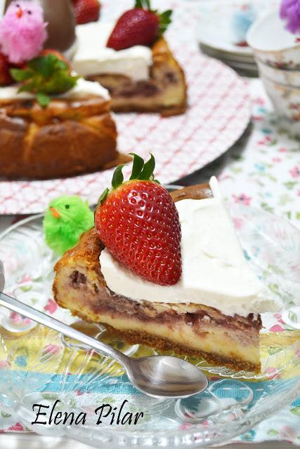 Cheesecake de chocolate blanco con relleno de fresas naturales