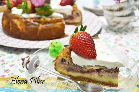 Cheesecake de chocolate blanco con relleno de fresas naturales