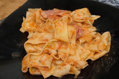 Pasta al vozka con calabacín y bacon de pavo Pasta al vozka con calabacín y bacon de pavo