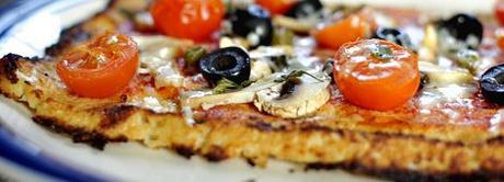 Pizza con base de coliflor sin glutén (#ColorYSabor) Pizza con base de coliflor sin glutén (#ColorYSabor)