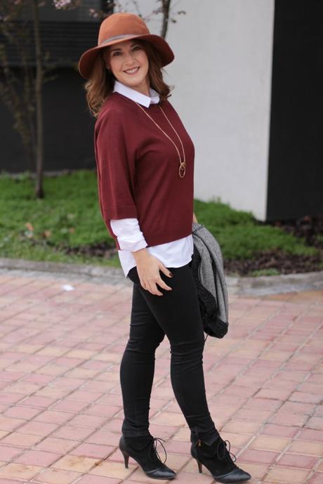 look con sombrero camisa blanca y jersey