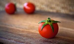 Remedio casero para la anemia: tomate y espinaca
