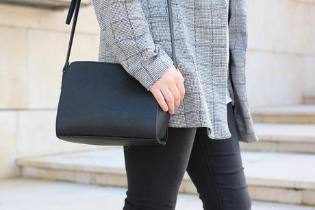 Outfit casual de primavera en gris Outfit casual de primavera en gris