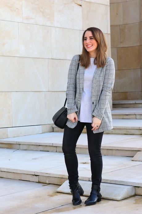 Outfit casual de primavera en gris Outfit casual de primavera en gris