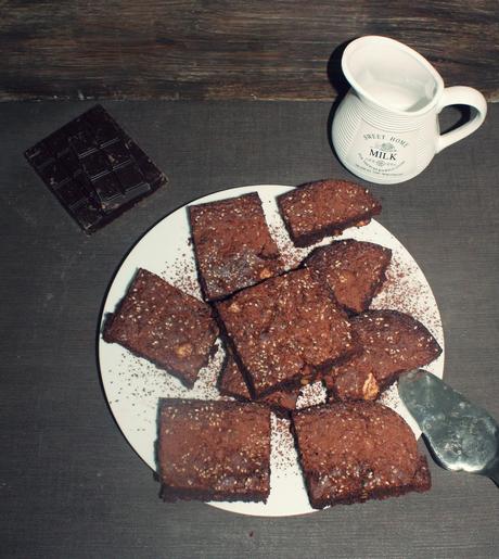 BROWNIE DE CHOCOLATE AROMATIZADO NARANJA Y JENGIBRE BROWNIE DE CHOCOLATE AROMATIZADO NARANJA Y JENGIBRE