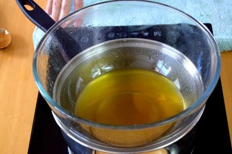 Aceites y cera mezclados al baño maría Crema para cicatrices, heridas y cortes