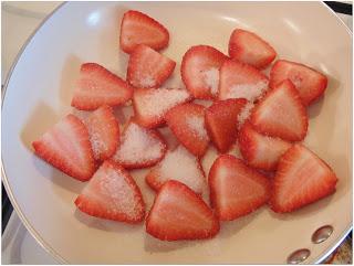 Panna cotta de fresas caramelizadas