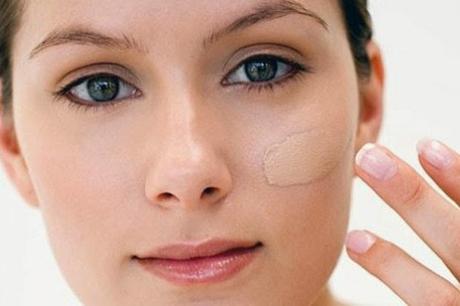 Consejos para maquillar la piel grasa con espinillas y acné Consejos para maquillar la piel grasa con espinillas y acné