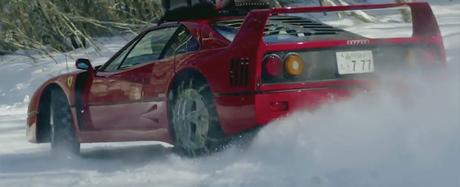 Irse de acampada a la nieve con un Ferrari F40 no tiene precio.