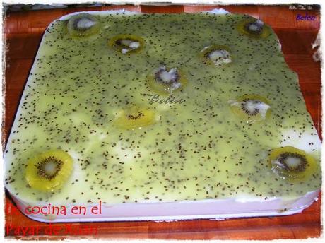 Tarta de queso con salsa de kiwi Tarta de queso con salsa de kiwi