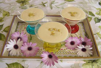 Mousse de chocolate blanco con crème fraîche y jengibre confitado Mousse de chocolate blanco con crème fraîche y jengibre confitado