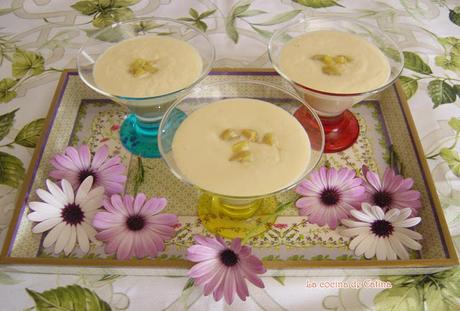 Mousse de chocolate blanco con crème fraîche y jengibre confitado Mousse de chocolate blanco con crème fraîche y jengibre confitado