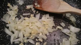 SOLOMILLOS DE SALMÓN CON SALSA DE MOSTAZA Y ALCAPARRAS SOLOMILLOS DE SALMÓN CON SALSA DE MOSTAZA Y ALCAPARRAS