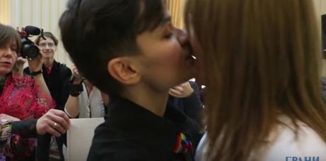 En Rusia una pareja de lesbiana logra casarse. ru_0.jpg