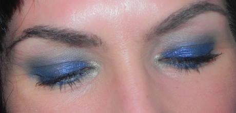 Azul Eternity (look, manicura y outfit) Azul Eternity (look, manicura y outfit)