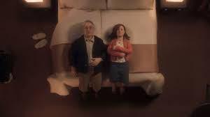 Manu Zapata_El cine (de estreno) fácil de leer_vivazapata.net_ANOMALISA_Los dos tumbados en la cama