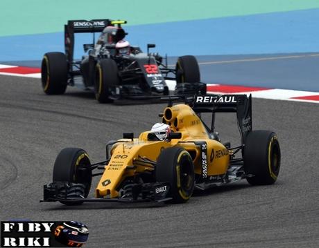 Magnussen será penalizado y empezará la carrera desde el pit lane