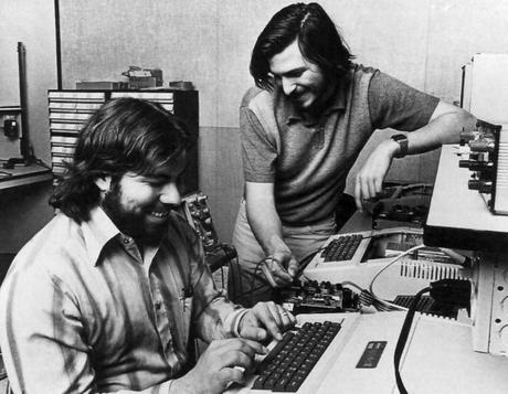 Retrospectiva: Apple cumple 40 años como un gigante de la tecnología steve-wozniak_left_and -Steve Jobs