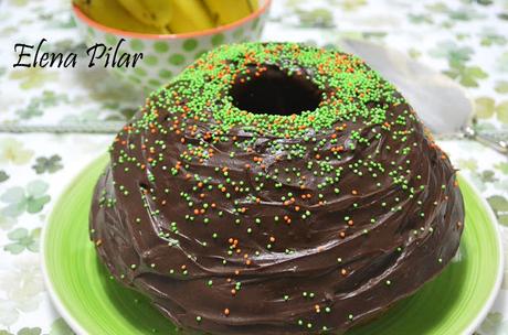 Bundt cake de plátano y chocolate con ganache de naranja especiada Bundt cake de plátano y chocolate con ganache de naranja especiada