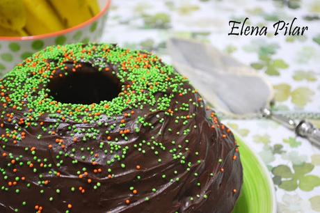 Bundt cake de plátano y chocolate con ganache de naranja especiada Bundt cake de plátano y chocolate con ganache de naranja especiada
