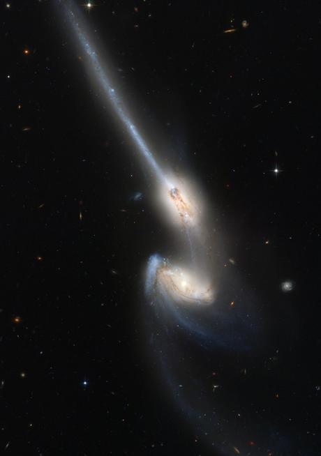 Hubble es mucho más que un telescopio Hubble es mucho más que un telescopio