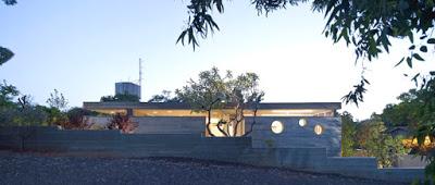 Casa de Hormigon Armado, Moderna y Simple Casa de Hormigon Armado, Moderna y Simple