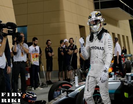 Hamilton se muestra muy emocionado tras haber logrado la Pole Position del GP de Bahrein 2016