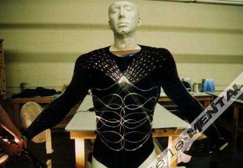 Con todos ustedes, el “Superman” de Tim Burton superman_lives_costume_sculpt_04-600x416