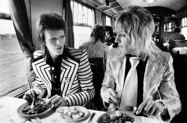 The man who shot the 70's Bowie_RonsonLunch1973cMickRock