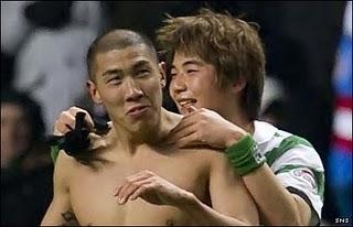 Los asiáticos salvan al Celtic en el descuento ante el Saint Jhonstone( 2-0)