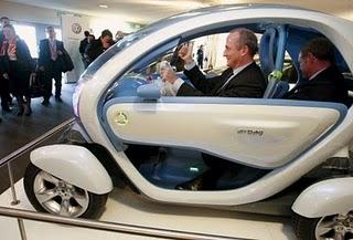 Sebastián regalará coches eléctricos a los españoles por la subidad de la luz Sebastián regalará coches eléctricos a los españoles por la subidad de la luz