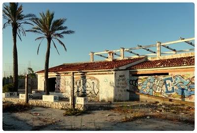 Camping de playa abandonado