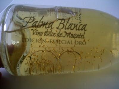 Palma Blanca, vino moscatel con oro