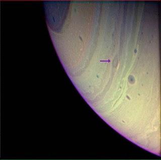 Fotografía del gigantesco ciclón de Saturno obtenida por la sonda Cassini