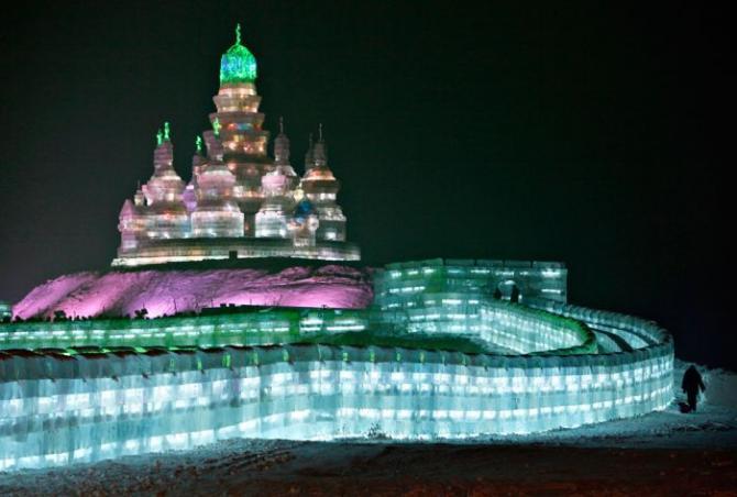 Festival Internacional De Hielo y Nieve en Harbin  2009  colores  luz  esculturas
