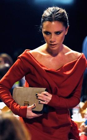 Otro éxito como diseñadora de Victoria Beckham: arrasa con su colección de bolsos