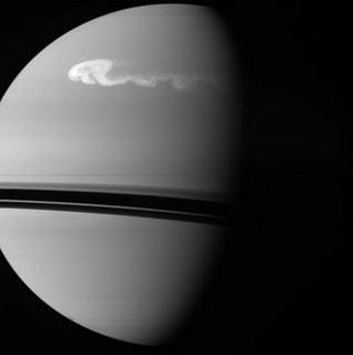 Fotografía de la tormenta de Saturno, obtenida por la sonda Cassini