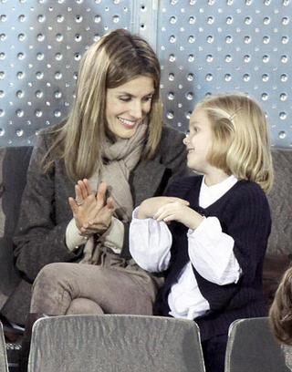 Dña. Letizia en sus dos últimas apariciones públicas en 2010. Analizamos su look Dña. Letizia en sus dos últimas apariciones públicas en 2010. Analizamos su look