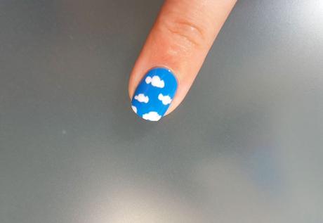 uñas decoradas con nubes paso a paso