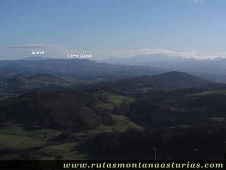 Vista de Sueve y Cerro Gavio desde el Gorfolí
