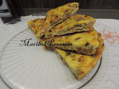 Tortilla de champiñon, jamón de pavo,romanesca y queso rulo de cabra.